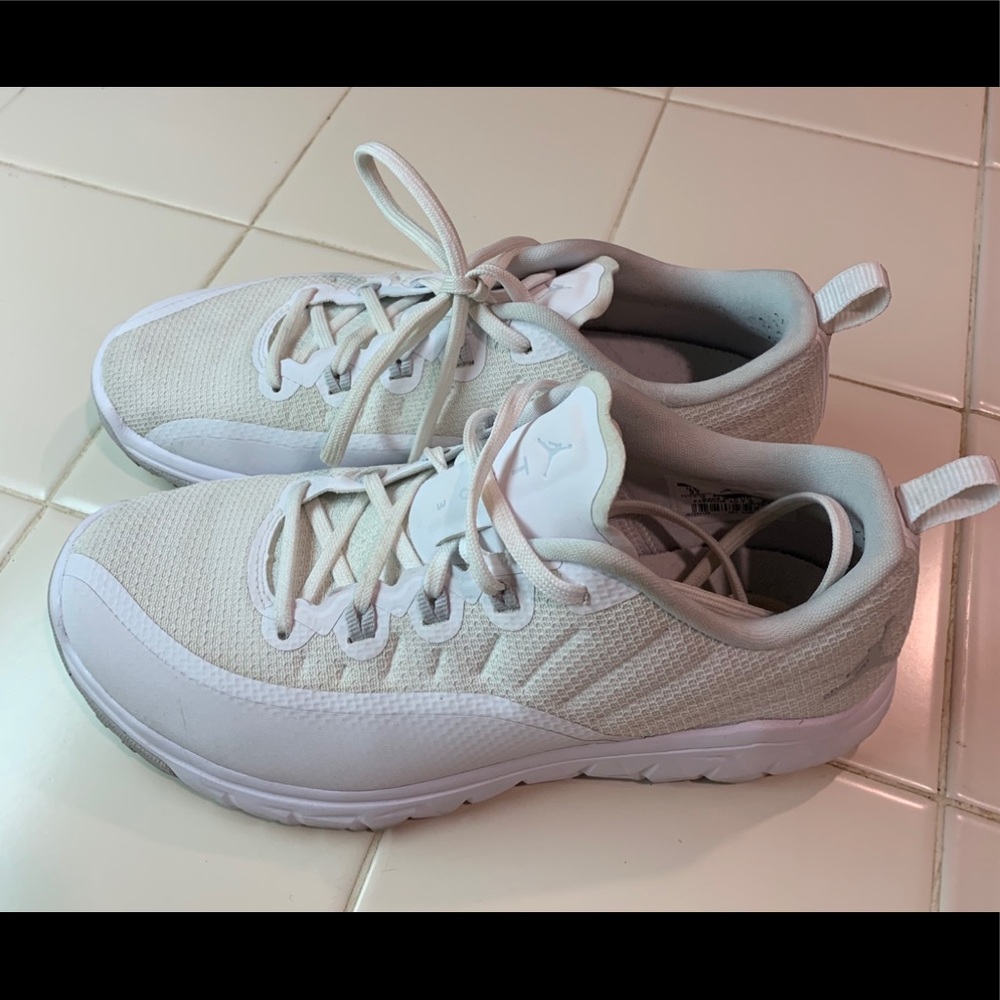 Boys Nike Jordan Size 5 White